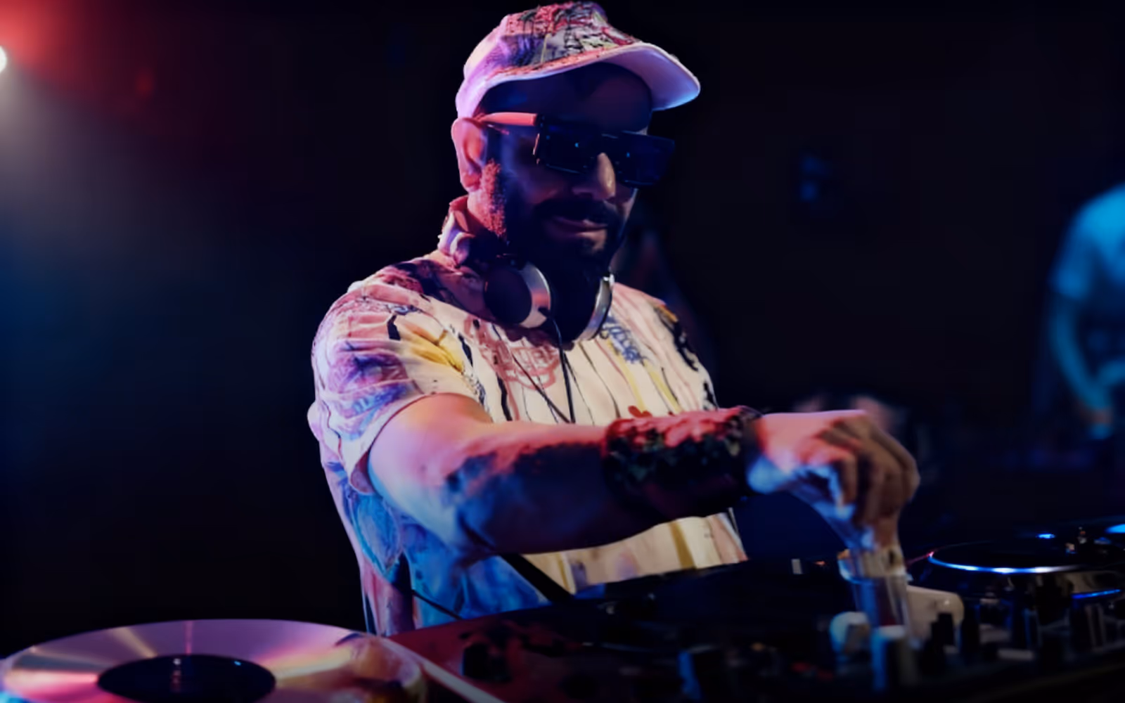 Dj Hakan Küfündür ile 90'lar & 2000'ler Türkçe Pop Parti